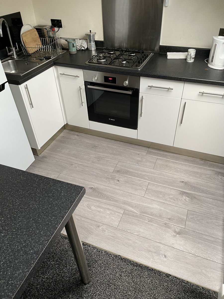 Little #kitchen with a new #laminate #floor fitted in #purley