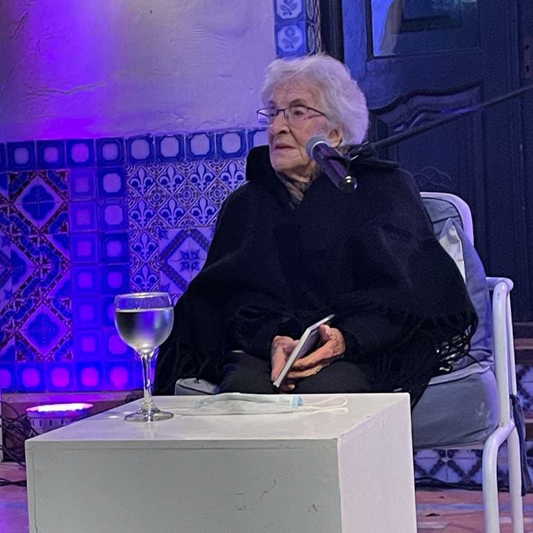 mwainstein_uy's tweet photo. Ida Vitale leyendo sus poesías de "Tiempo sin claves" en La Galatea en el @museozorrilla ¡Gracias Ida por engalanar esta actividad!
@letrasculturamec @culturamec @mec_uruguay
#Centenarios #AmandaBerenguer #JoséPedroDíaz #LaGalatea #Gen45 https://t.co/2B8F4IWu3f