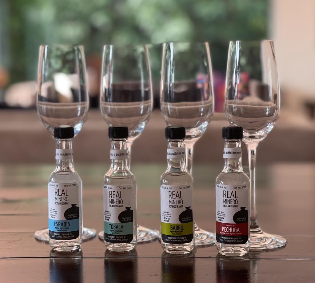 DestiladosASM's tweet photo. El día de hoy tuvimos nuestra primera sesión de mezcal. Sin duda una clase extraordinaria y apasionante de la mano de la maestra Graciela Angeles y del sommelier Alberto Nacif #diplomadodestilados #destiladosonline https://t.co/fxJK0Hxoxm