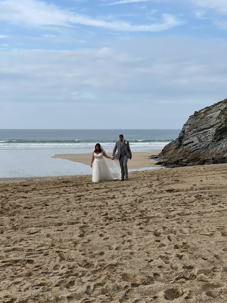 paulmilham's tweet photo. Youngest sister organises best wedding this year shocker. https://t.co/m3hWrdCdm1