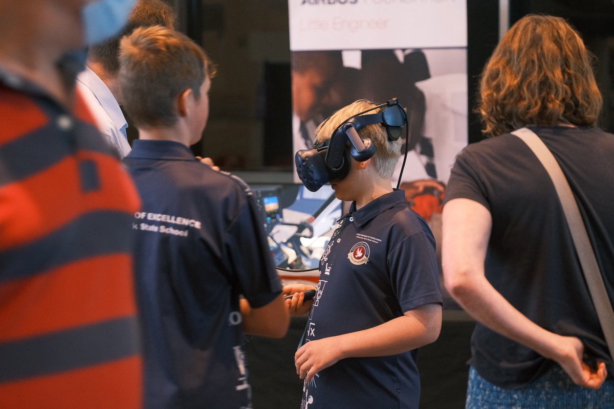 RoboCupJrQLD's tweet photo. Explore the world of virtual reality 
#RCJQ #RCJA https://t.co/CNQ5NHwhwy