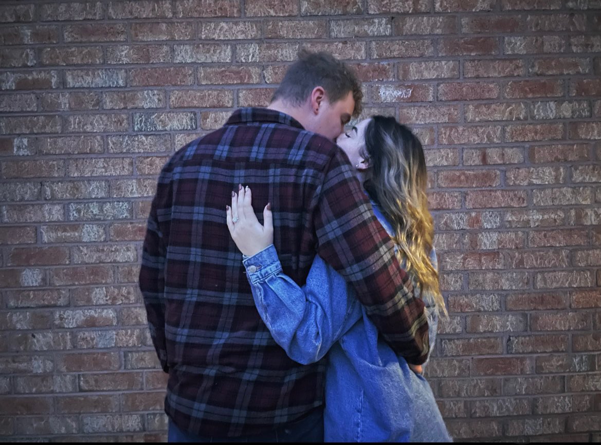 itzfaymurkz's tweet photo. SHE SAID YES 💍🎉 https://t.co/duoJpIY7nf