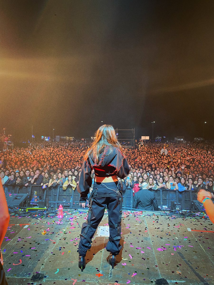 MariaBecerra22's tweet photo. QUE HERMOSO URUGUAY POR DIOOOOS😭😭😭😭😭♥️♥️😍😍😍 SOY EXTREMADAMENTE FELIZZ! GRACIAS!!! Sigo en shock https://t.co/n3cnF9TPpJ