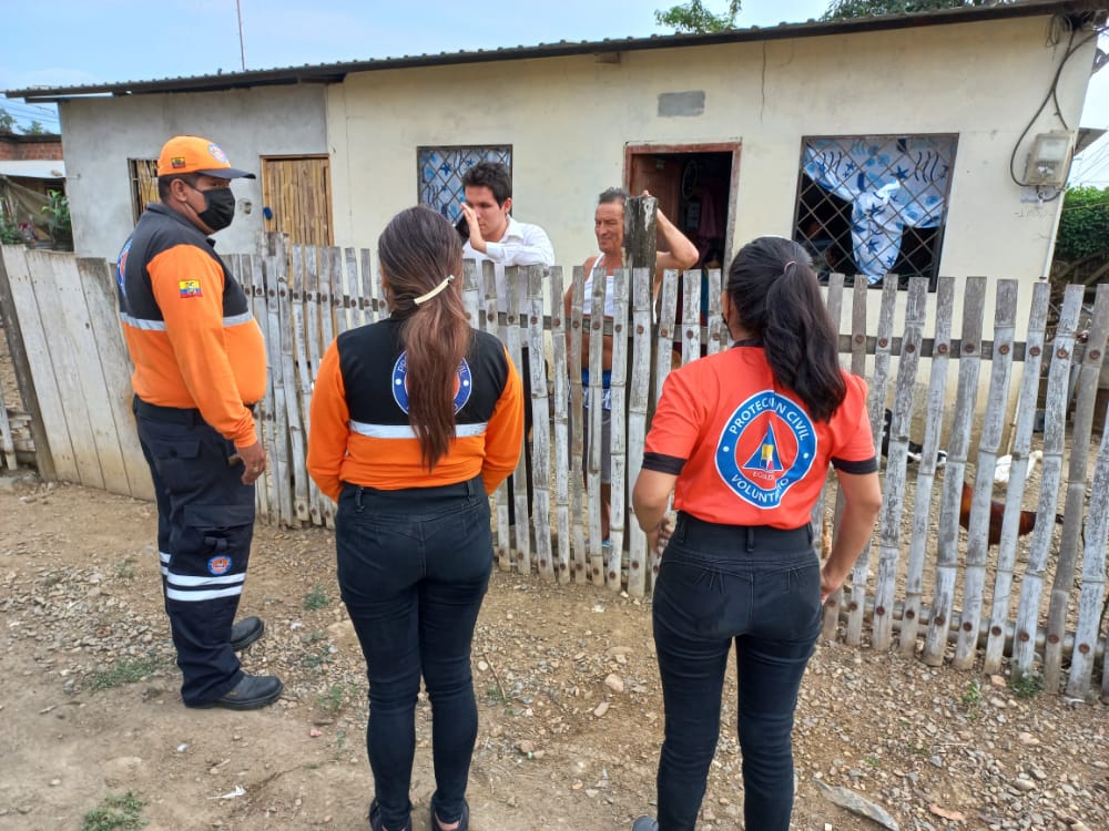 ElProteccion's tweet photo. Protección Civil El Oro brindó ayuda a la familia Ceballos y a su bebé con alimentos , pañales y paños húmedos
#proteccióncivilecuador https://t.co/eTHbq0ZKEh