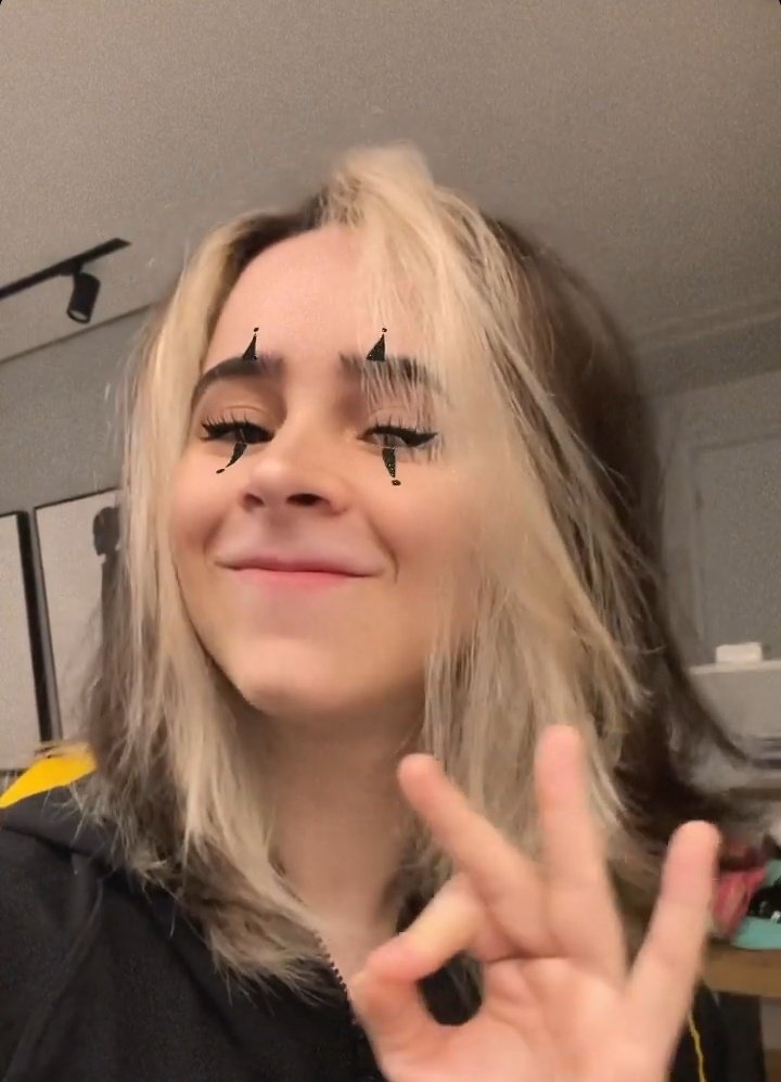 crosszxy's tweet photo. este perfil é totalmente cadela desta 👇 https://t.co/ZxXFloRi87