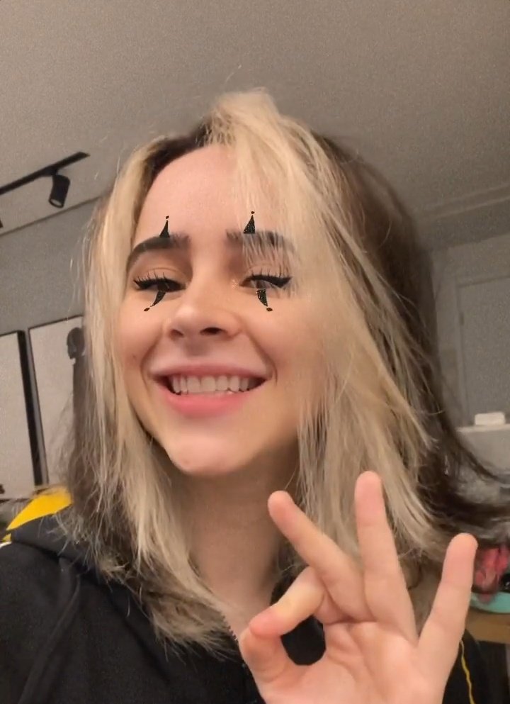 crosszxy's tweet photo. este perfil é totalmente cadela desta 👇 https://t.co/ZxXFloRi87