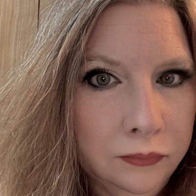 kelliepatter341's tweet photo. #NewProfilePic https://t.co/buFFn5tJss