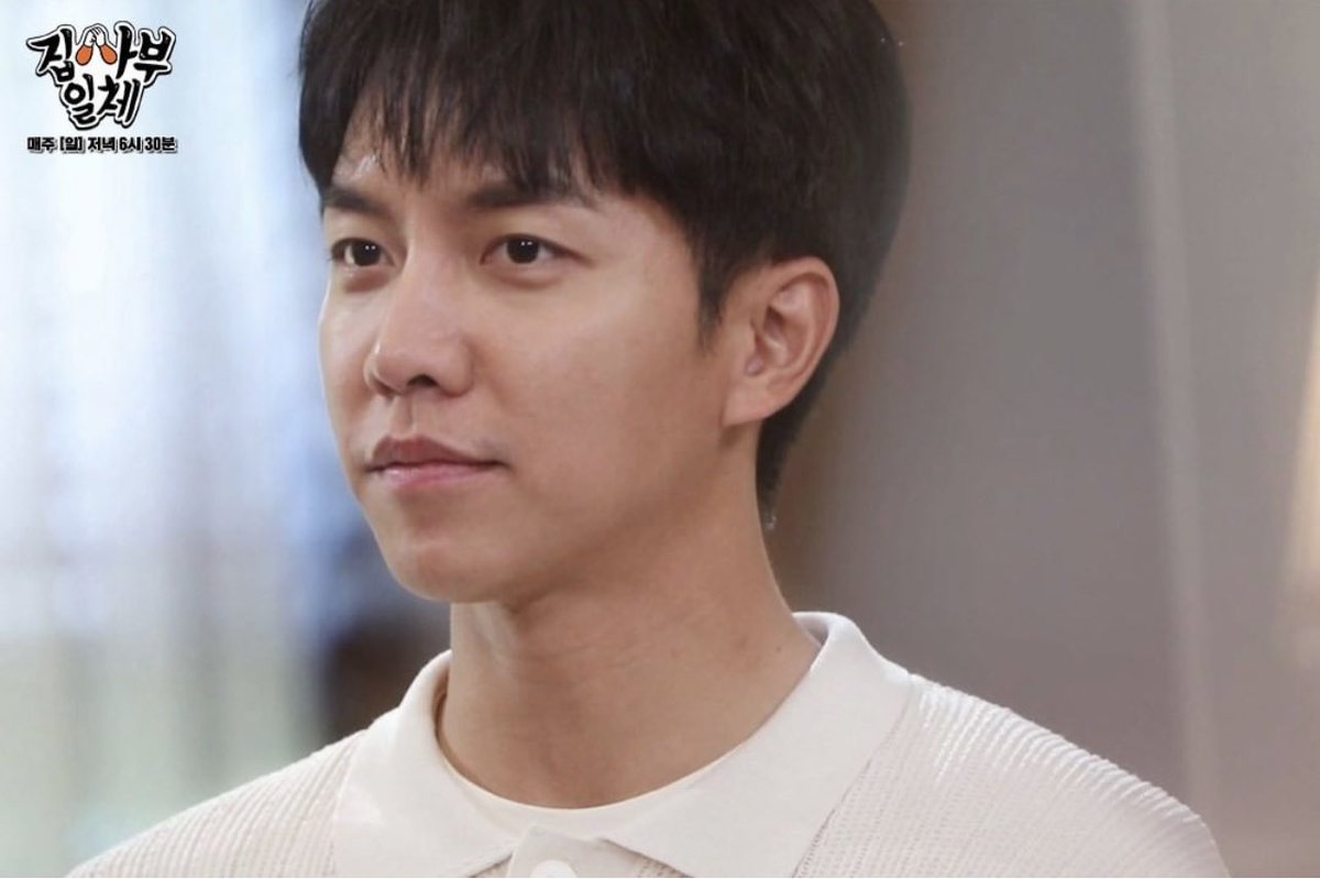 “The reason why we’re blessed is because we’re also a blessing to others.”
We know that SeungGi is a role model to many. He’s a channel of courteous goodwill that’s why people respect him. Yes,RESPECT! He only deserves love and respect.
#LeeSeungGi #이승기 

Btw, love this photo!
