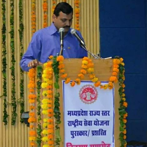 RAHULSINGHNSSMP's tweet photo. बार-बार का असफल प्रयास हमारे लिए सफलता का कोई ना कोई द्वार अवश्य खोलता है।हर सफलता के लिए मन में श्रद्धा और समर्पण का होना आवश्यक है।आयो करें राजपथ 2022की तैयारी चयन शिविर की अर्ध नवंबर में बारी।पुरस्कार/प्रशस्ति की बधाईयाँ कर्म पथ स्वच्छ भारत अभियान 1से 31अक्टू.भागीदारी है जरूरी https://t.co/0ShIiAWDSo