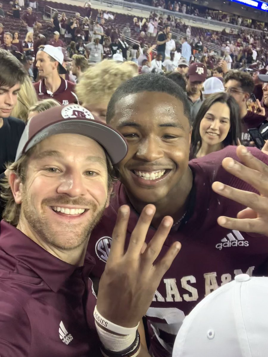 thehart_oftx's tweet photo. Love you guys!!! Texas A&amp;M forever and ever and ever #BTHOalabama https://t.co/4mOJS6Flz9