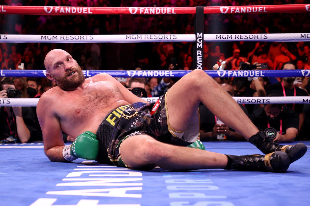 DAZNBoxing's tweet photo. RD3: Fury drops Wilder
RD4: Wilder drops Fury, Twice!

What a fight 💥 #FuryWilder3 https://t.co/1V1JZReiKa