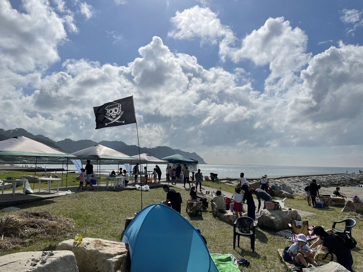 Blue_Action's tweet photo. 地引き網!ブリ、カンパチ、シマアジ、コチ、カワハギ、アジ、イワシ、コノシロ、マナガツオ、シタビラメ...
魚種豊富🐟
豊かな海だ🤩
#海賊王と海の教室 #海洋連盟 #iplanner #岩井海岸 #地引き網 https://t.co/S062ZYkEQt