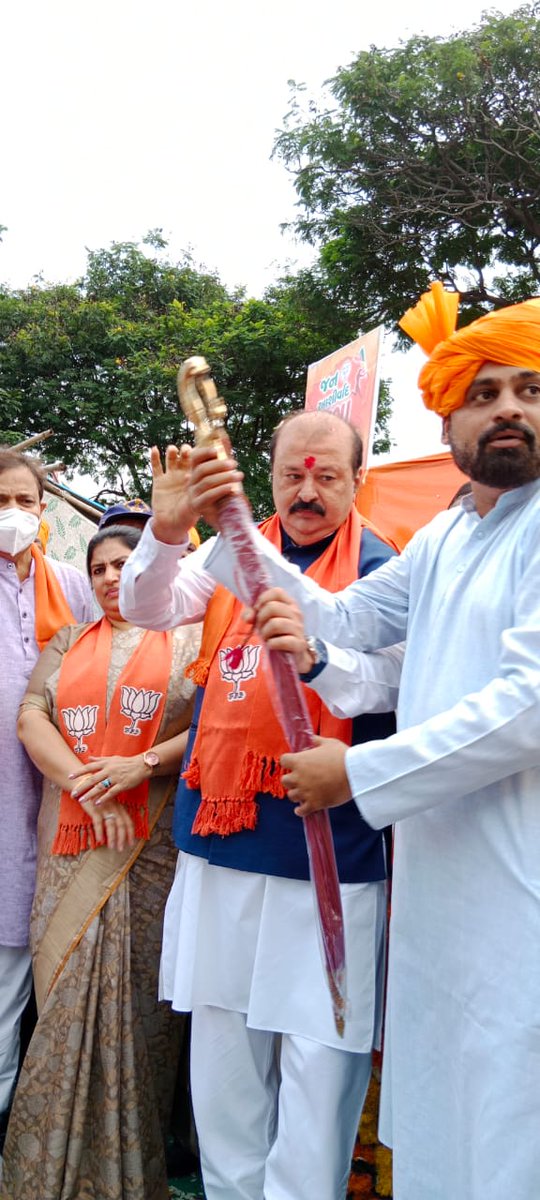 PradipNPandya's tweet image. આજે ગુજરાત સરકાર ના નવનિયુક્ત કેબિનેટ મંત્રી શ્રી @purneshmodi સાહેબ નુ 
#JanAashirwadYatra મા ભવ્ય સ્વાગત કર્યું. 
#Purnesh_Modi