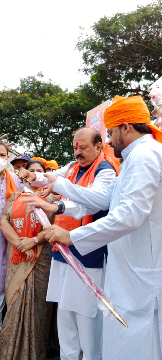 PradipNPandya's tweet image. આજે ગુજરાત સરકાર ના નવનિયુક્ત કેબિનેટ મંત્રી શ્રી @purneshmodi સાહેબ નુ 
#JanAashirwadYatra મા ભવ્ય સ્વાગત કર્યું. 
#Purnesh_Modi