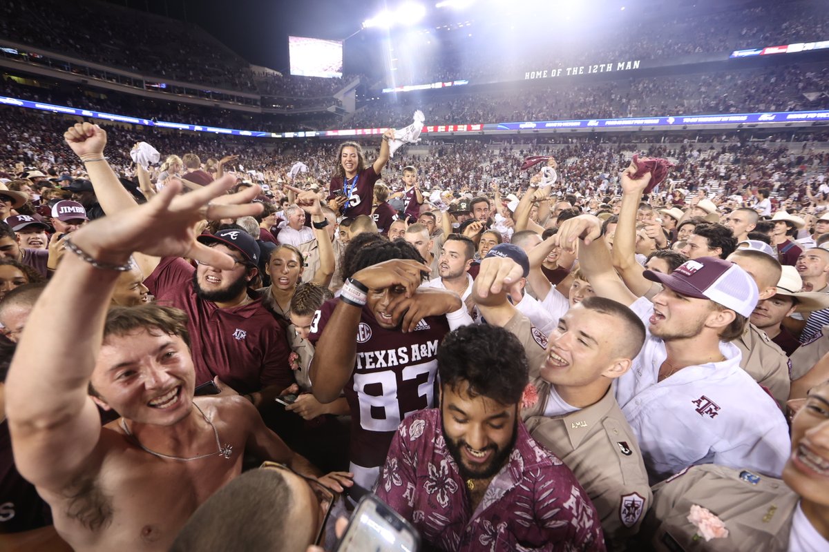 AggieFootball's tweet image. You come to A&amp;amp;M for these kind of moments. 

What a scene.