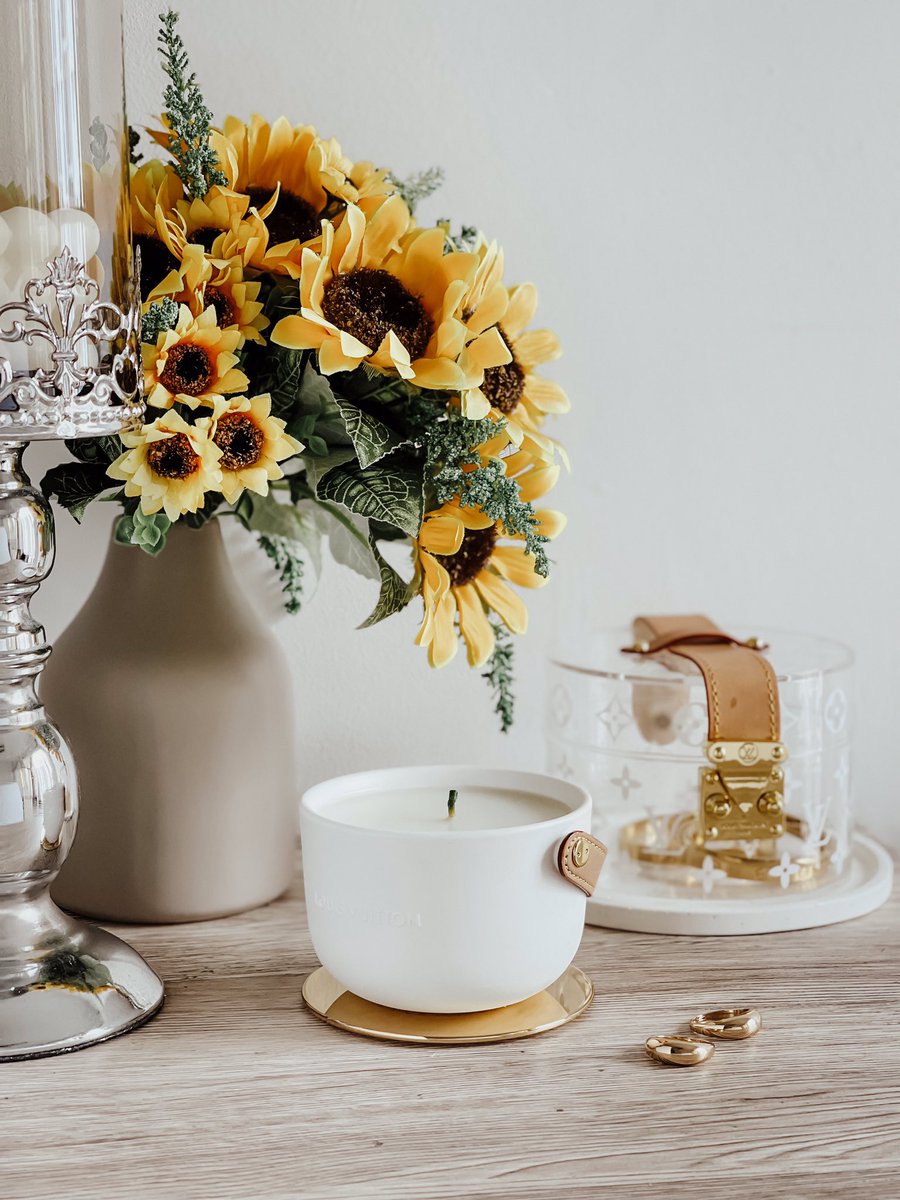 FvFlatlay's tweet photo. Flatlay photography malaysia #fyp #tweetfamous #pickuplinemalaysia #whatsapp 0172759267 https://t.co/cbYLitaYzO