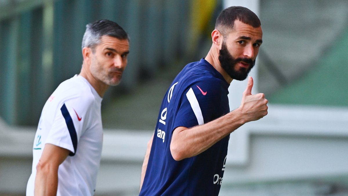 le10sport's tweet photo. Real Madrid : Karim Benzema fait l’unanimité chez les Bleus ! https://t.co/yAj4iE8WL2 https://t.co/oqe9c4Qo7y