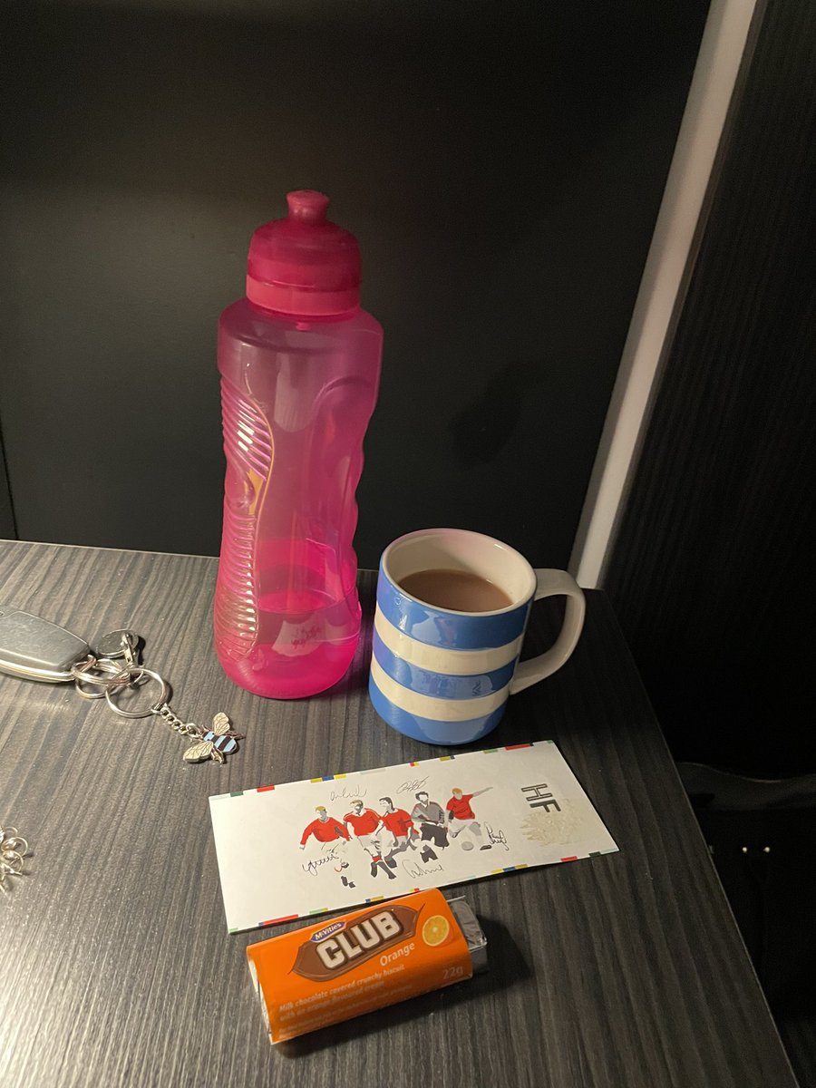 sda27's tweet photo. What a fight! Supported by tea at @hotelfootballuk 05:34 listening via @talkSPORT https://t.co/JLfHitQolt #FuryWilder3. #bluemug #mcfc ๐ https://t.co/pRnwpWGdI3