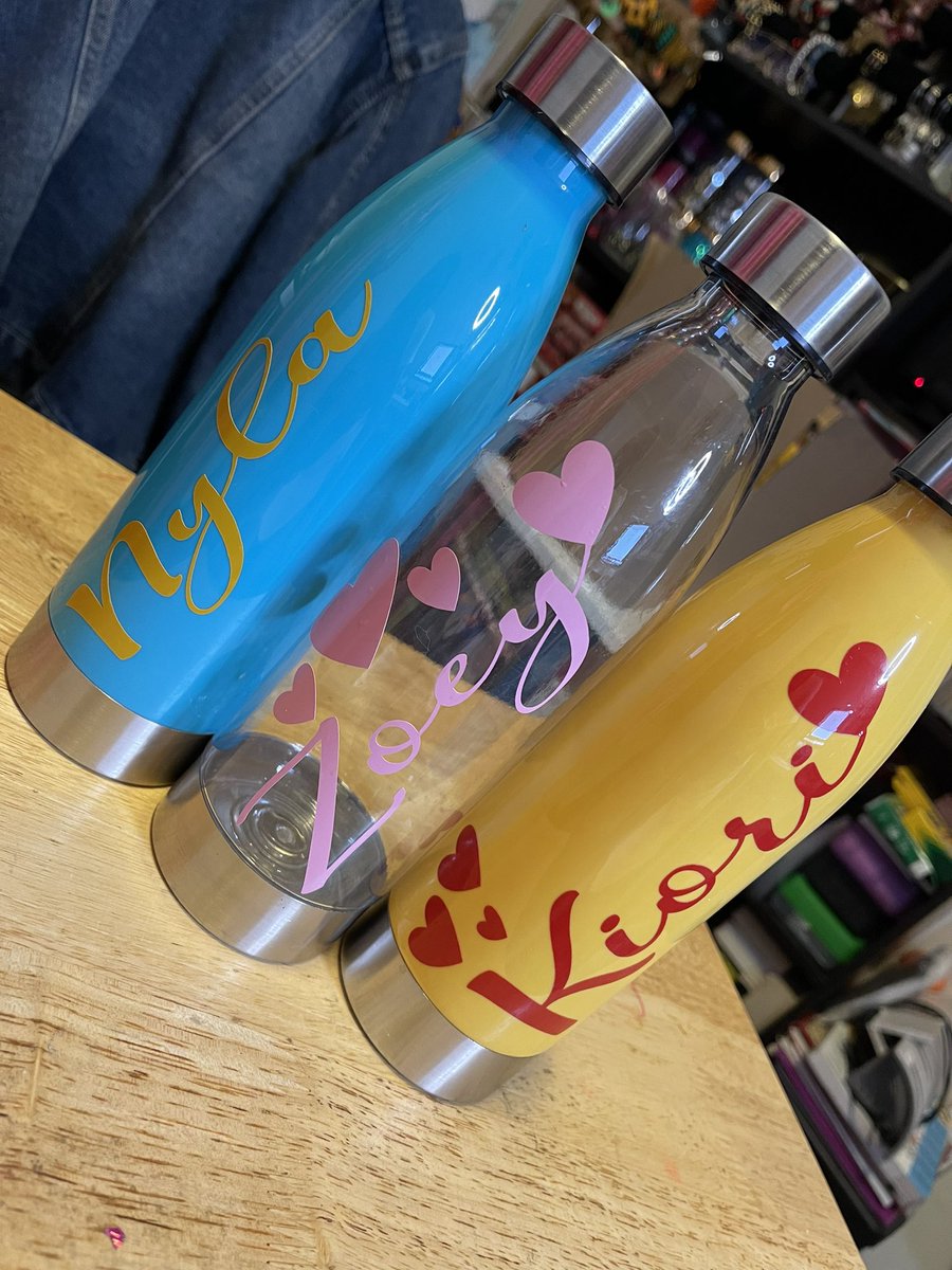 MeekChic1's tweet photo. Personalized cups for students! Covid is still a thing and your kiddos need to be safe. DM us for your personalized cup(s). https://t.co/Mws2kKRhvz