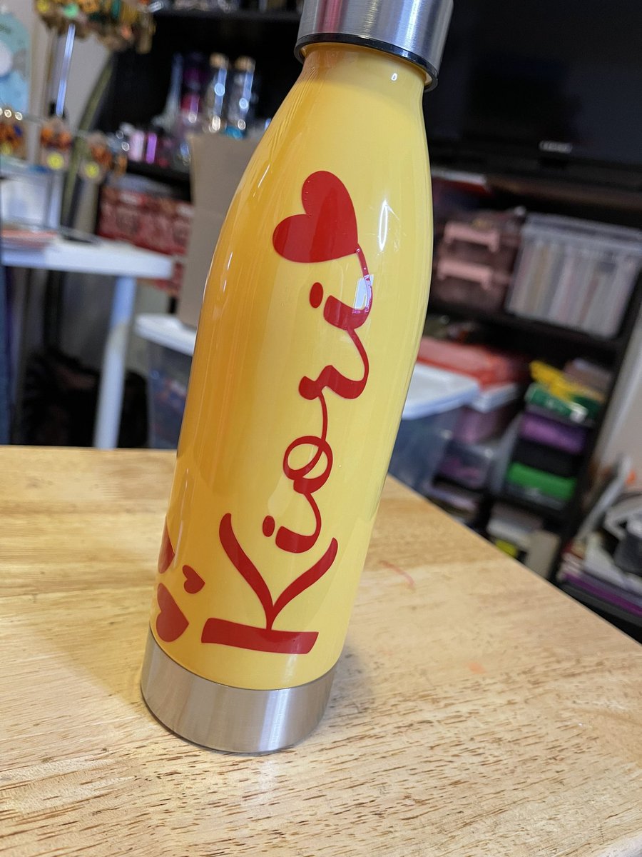 MeekChic1's tweet photo. Personalized cups for students! Covid is still a thing and your kiddos need to be safe. DM us for your personalized cup(s). https://t.co/Mws2kKRhvz