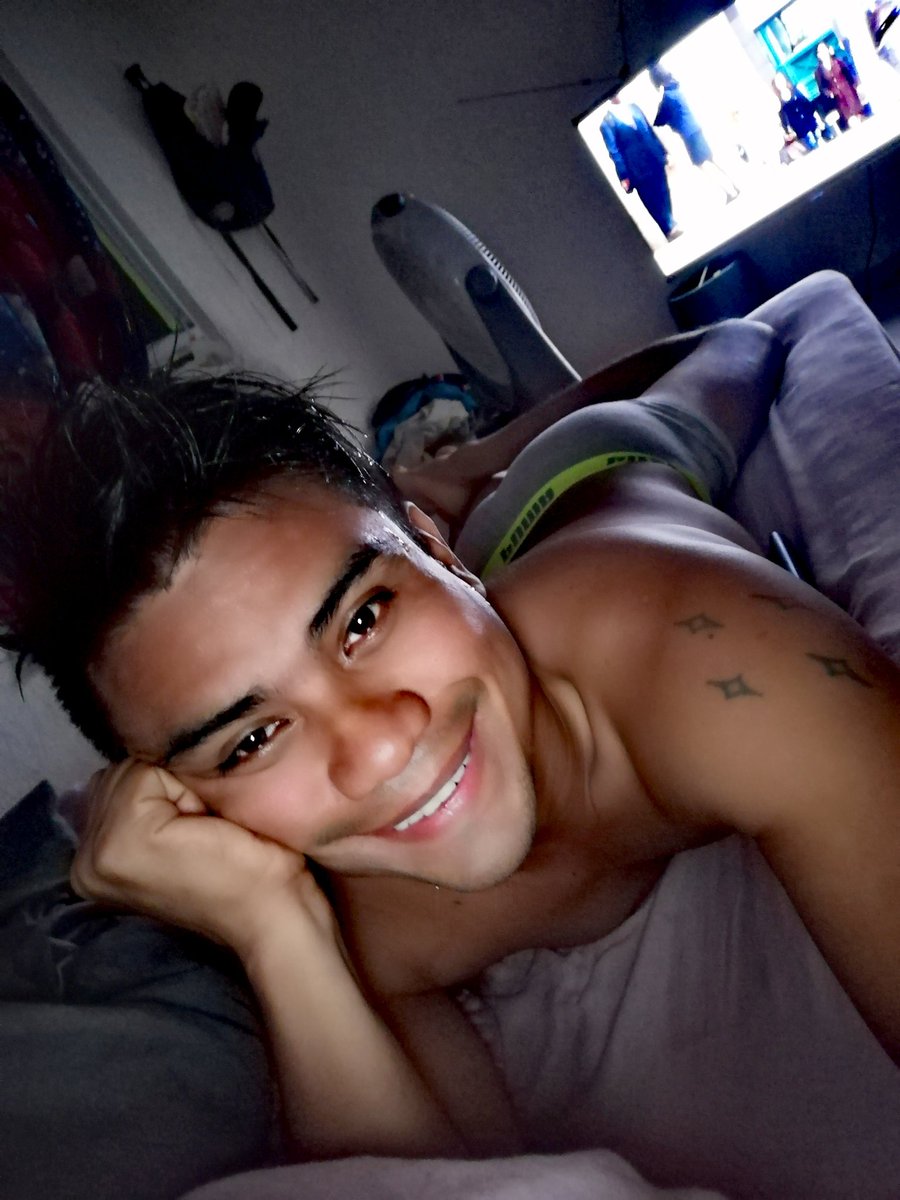 CesarAugustoRo's tweet photo. #Saturday x La Noche En Casa ....... Disfrutando #ContandoamisExs x #Netflix
Deliciosa Noche En #Cancun #cancungay https://t.co/fyYI9swvDF