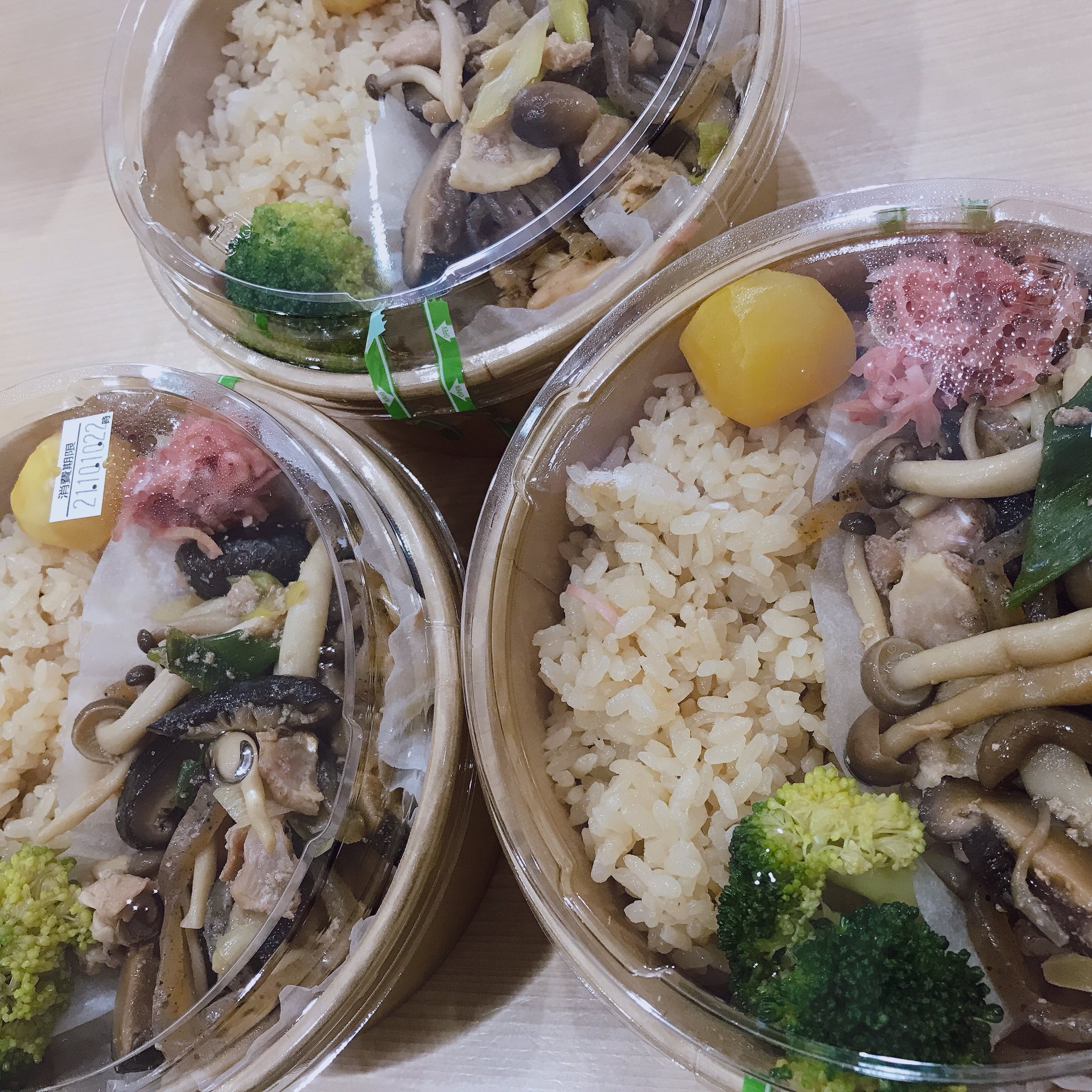 Oginoya Tokyo おぎのや 荻野屋 八幡山です 今日の日替わり 950円 は 鶏肉とキノコや野菜がたっぷり入った 秋らしいお弁当に仕上がっております 本日も皆様のご来店を お待ちしております 荻野屋 荻野屋八幡山 峠の釜めし 八幡山グルメ