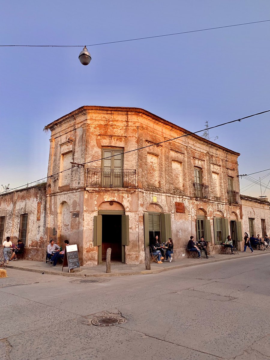 Cuando cae el sol en un pueblo de la provincia de Buenos Aires.
