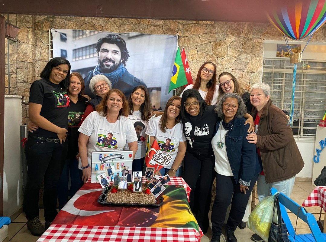 EnginAkyurekBRA's tweet photo. Hoje foi o encontro do nosso Fã clube em comemoração ao aniversário do ator turco mais amado do planeta😍😀
#EnginAkyürek 
#Enginfaz40 
#EnginAkyurekFãBrasil
#SignorinasAkyurek https://t.co/S8JOy5PWbP