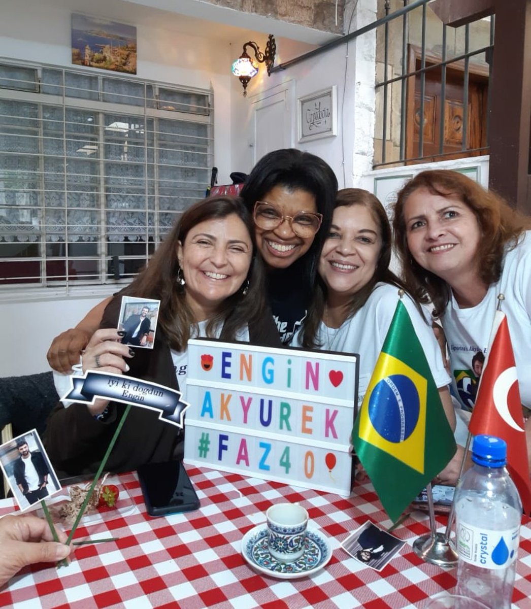 EnginAkyurekBRA's tweet photo. Hoje foi o encontro do nosso Fã clube em comemoração ao aniversário do ator turco mais amado do planeta😍😀
#EnginAkyürek 
#Enginfaz40 
#EnginAkyurekFãBrasil
#SignorinasAkyurek https://t.co/S8JOy5PWbP