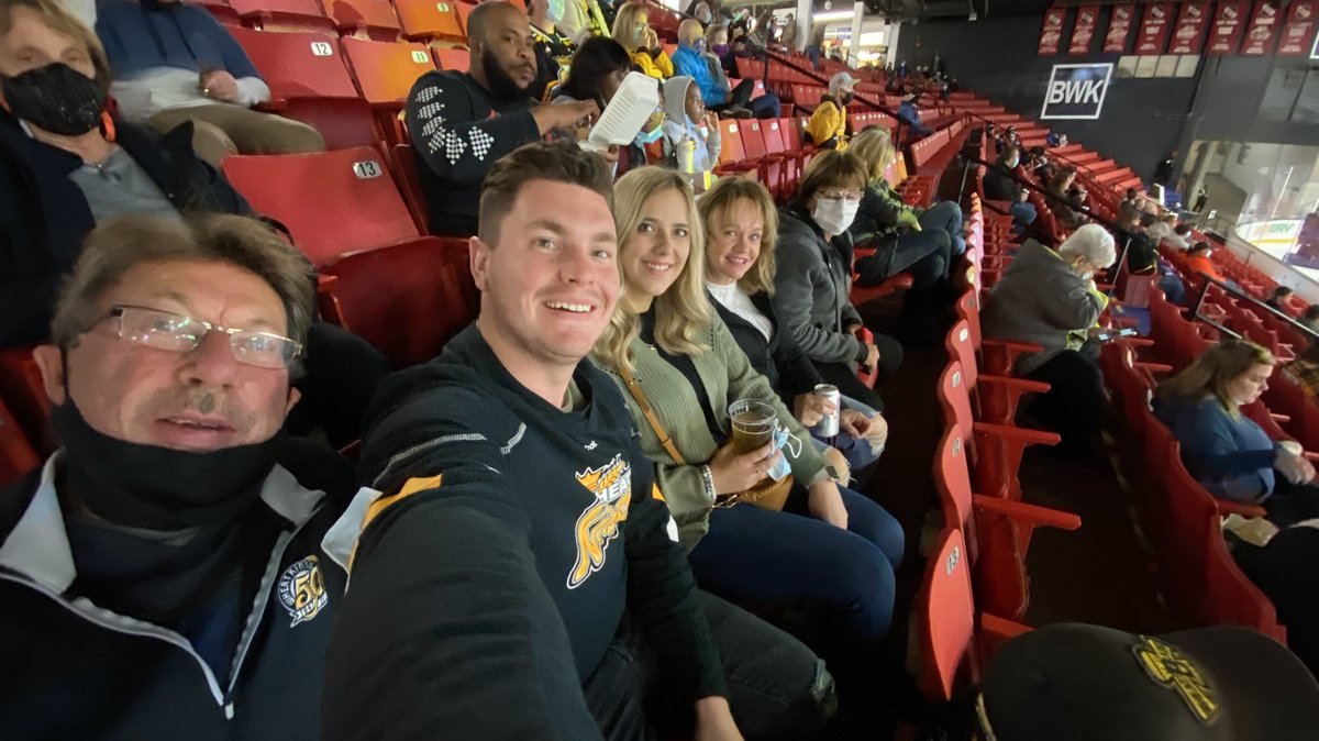 briceperks's tweet photo. .@bdnwheatkings #SubSelfie #FirstGameForTheSaskGirl https://t.co/pcl1aA42Xr