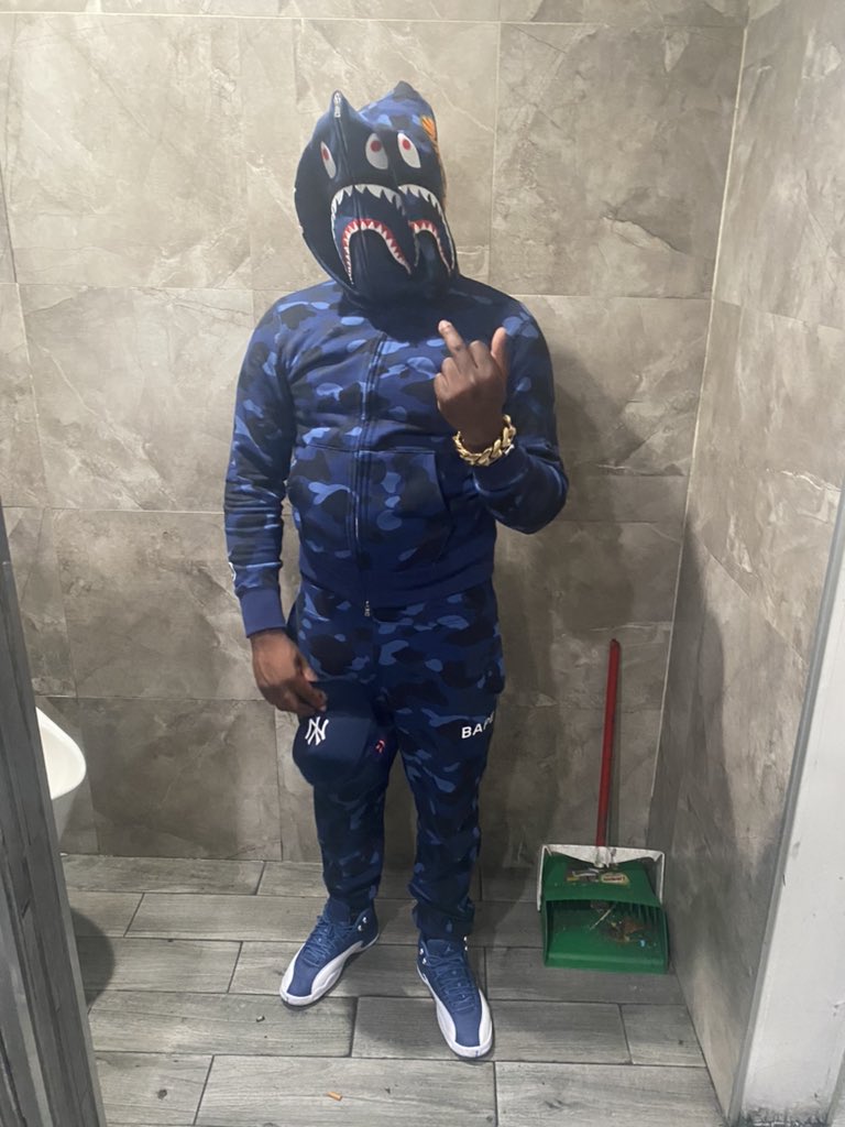 relentless_yg's tweet photo. Got my pistol on me , You know whats that bout I say shawty, shawty, can you help me out? I'm in the streets, I'm chasin' money, baby, tryna make it out #RELENTLESS4L🧡 #23😈 #LIBRAGANG♎️ ⚖️ https://t.co/PHmtKOPeTe