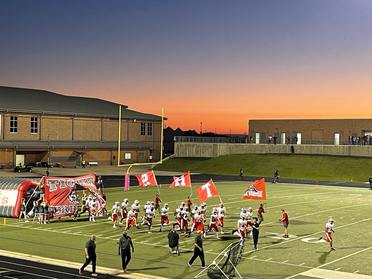 Saturday Night Football!  Let’s go TIGERS! <a href="/THS_Tigers/">Travis High School</a> @FBTigersFooball <a href="/BoosterTravis/">Travis Athletic Booster Club</a>