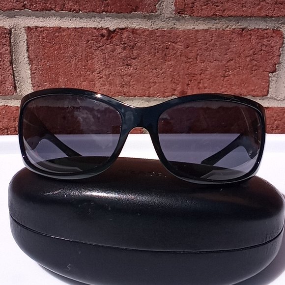 cgamble1982's tweet photo. So good I had to share! Check out all the items I'm loving on @Poshmarkapp from @LoisWoodard62 #poshmark #fashion #style #shopmycloset #fragrantjewels #davidyurman #prada: https://t.co/maeVSi4TjA https://t.co/b8IMmbleJu