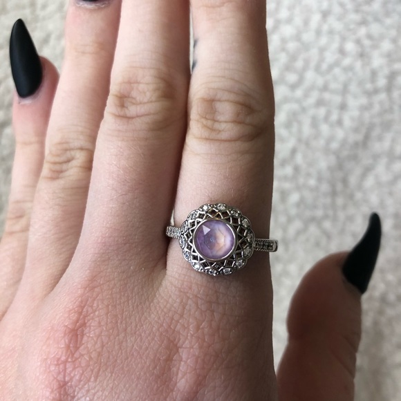 cgamble1982's tweet photo. So good I had to share! Check out all the items I'm loving on @Poshmarkapp from @LoisWoodard62 #poshmark #fashion #style #shopmycloset #fragrantjewels #davidyurman #prada: https://t.co/maeVSi4TjA https://t.co/b8IMmbleJu