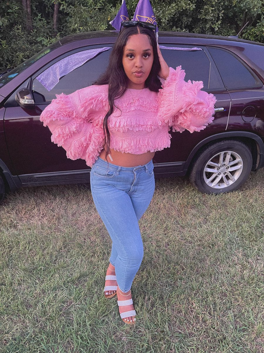 akerianicole's tweet photo. happy homecoming everyoneπ€
#lasthomecoming⨠https://t.co/0fgdrA29Nk