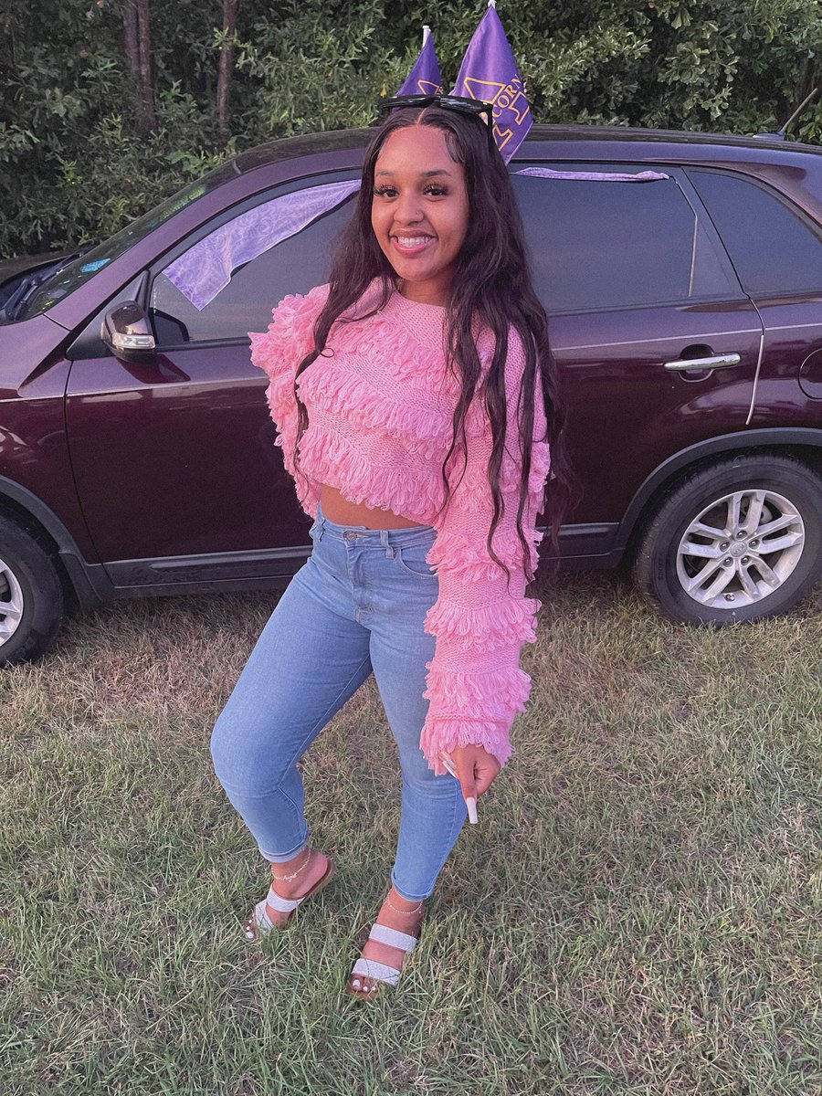 akerianicole's tweet photo. happy homecoming everyoneπ€
#lasthomecoming⨠https://t.co/0fgdrA29Nk