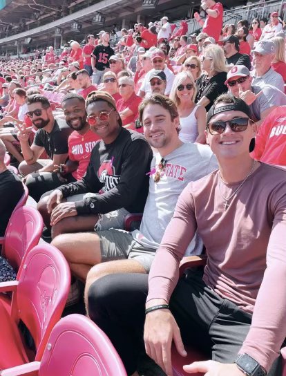 When you spy the gentlemen of <a href="/BacheloretteABC/">The Bachelorette</a> sporting <a href="/ZTAFraternity/">Zeta Tau Alpha</a> Think Pink ribbons… 👀 
🎀 👑 😍 #ZTAThinkPink #realmenthinkpink #WeAreZTA #pinktober #BreastCancerAwareness