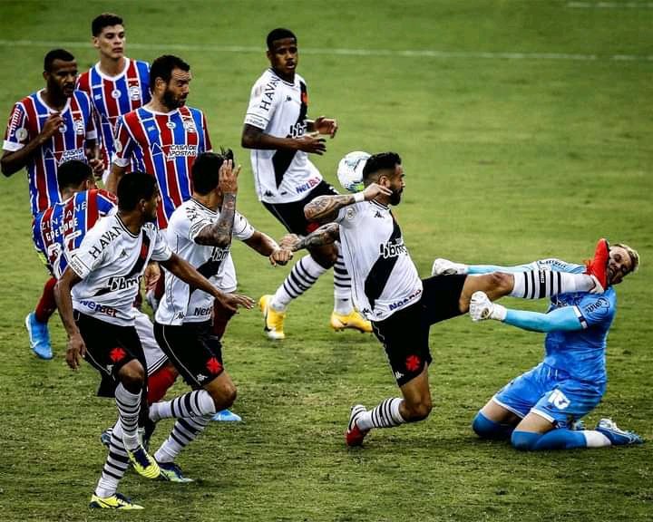 Daemon_shashi's tweet photo. Baby : you are playing against my male bestie today . He's the goalkeeper. 
Me : https://t.co/RVN9ZvEN9l