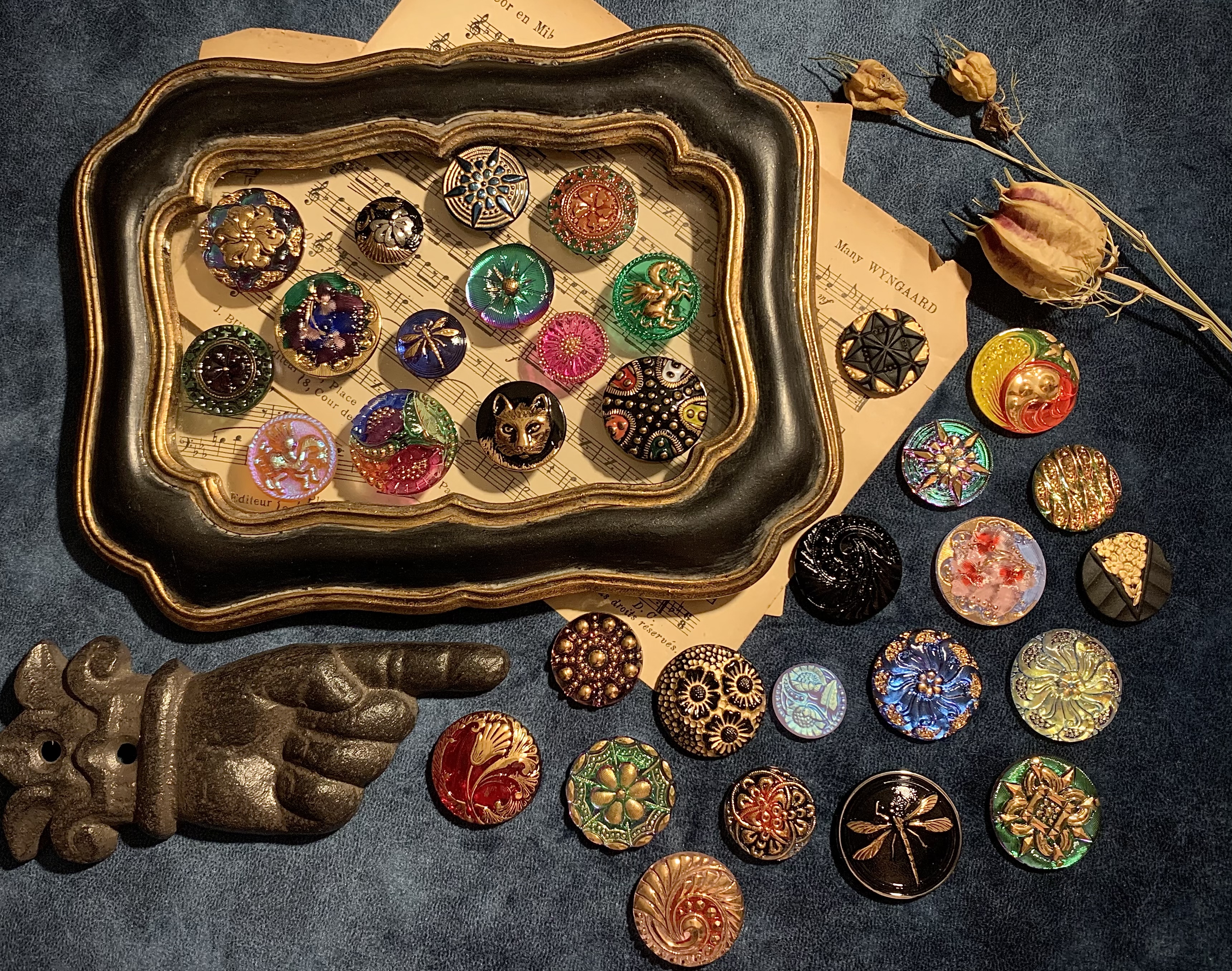 マツオヒロミ En Twitter Rt Jpczechrepublic 出店社紹介 Caruj チェコ語で 魔法をかけよ という意味を持つ Caruj チャルイ は今春デビューしたアクセサリーブランド チェコのガラスボタンを使ったトップパーツはその時の気分によって付け替えが可能です