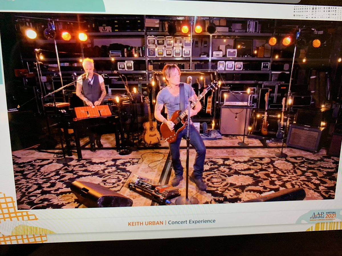 cparker0620's tweet photo. What a special treat at the end of a great day! Thank you, @KeithUrban and @AAPexperience! https://t.co/nSbOtxBGrv