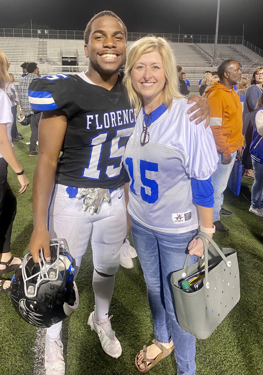 ThompsonRobin's tweet image. I got to be his teacher for senior teacher appreciation…and, I get to be his teacher everyday! Great job! 💙🤍🖤 #15