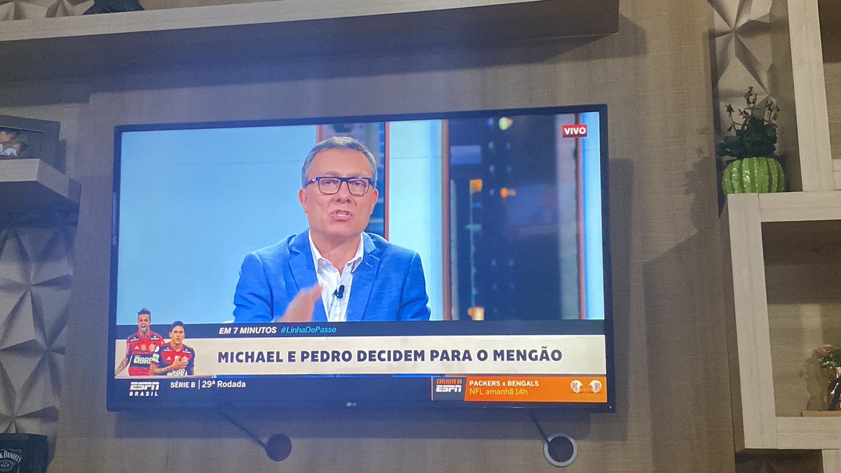 maikonbraga's tweet photo. Calcade é um Oasis em meio aos comentaristas esportivos. Que lucidez. Sem exageros. No ponto. Admiro demais!
#linhadepasse #calcade https://t.co/AfrQYLqIGU