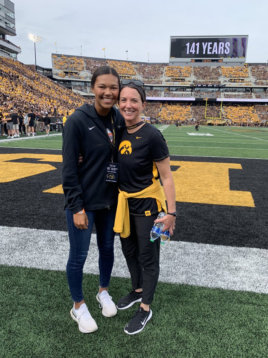 amiahhargrove22's tweet photo. After such an amazing day on campus, I am super excited to receive an offer from the University of Iowa!! Super thankful for this opportunity!!💛🖤 @IowaWBB @LisaBluder @abbyemmertstamp @goiowa https://t.co/dsESDAynBI