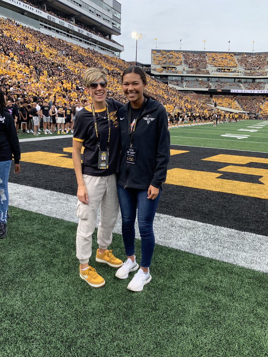amiahhargrove22's tweet photo. After such an amazing day on campus, I am super excited to receive an offer from the University of Iowa!! Super thankful for this opportunity!!💛🖤 @IowaWBB @LisaBluder @abbyemmertstamp @goiowa https://t.co/dsESDAynBI