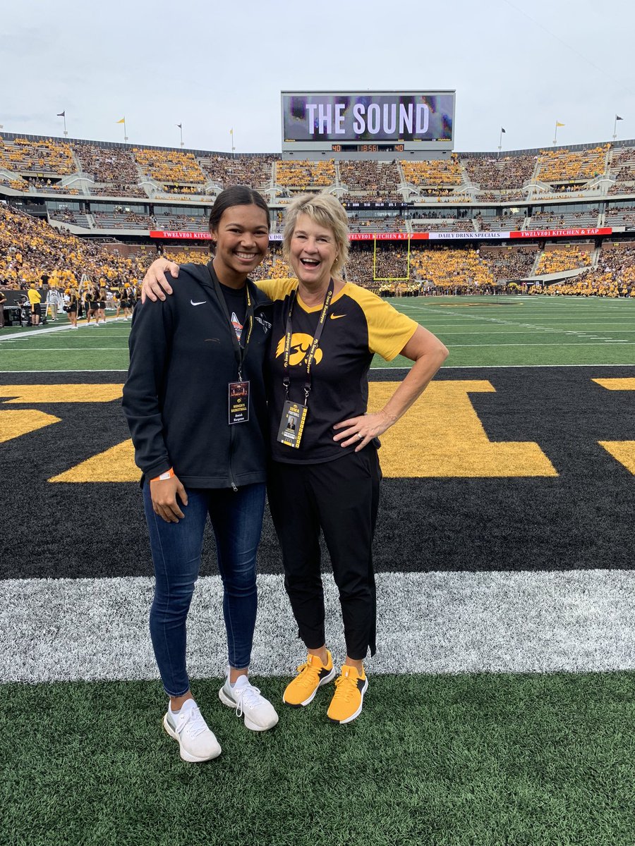 amiahhargrove22's tweet photo. After such an amazing day on campus, I am super excited to receive an offer from the University of Iowa!! Super thankful for this opportunity!!💛🖤 @IowaWBB @LisaBluder @abbyemmertstamp @goiowa https://t.co/dsESDAynBI