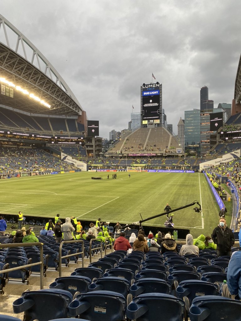 SkiPowSnow's tweet photo. Rain in the air? Don’t care! Let’s goooo @SoundersFC! Let’s have a good one @LIVESounders! #SEAVAN https://t.co/kGeE9welIz