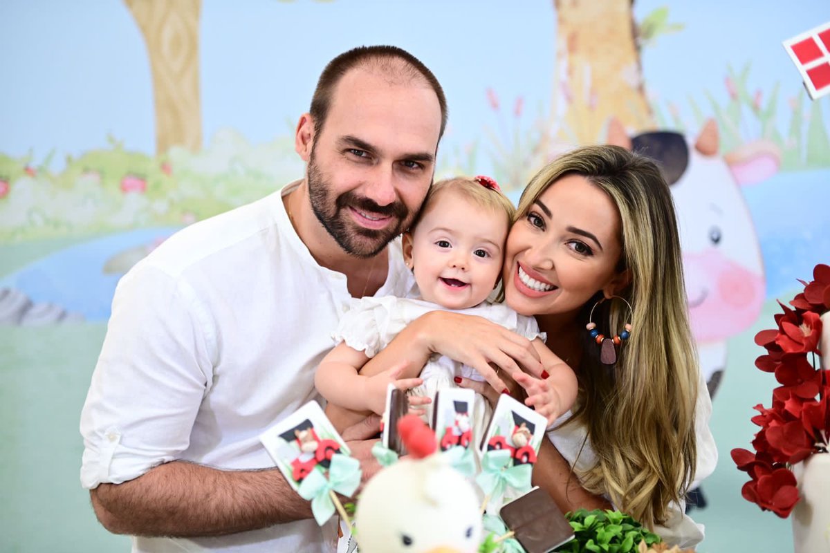 BolsonaroSP's tweet photo. Hoje comemoramos 1 ano do nosso maior amor, nossa filha Geórgia. Tema da festinha foi fazendinha, pois o nome Geórgia remete a terra, trabalhadora. Agradecemos a Deus pela sua saúde! ❤️ https://t.co/cYQQxibc1u