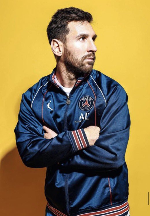 ميسي هو اللاعب الوحيد الذي فرضوا عليه ان يراوغ و يصنع "اسيست" ويدافع ويهاجم ويسجل بل ويصبح هداف وهو ليس مهاجم ويسحر ويبدع ويمتع حتى ينال الإعجاب والتقييم الطبيعي!
-بينما غيره اذا فعل واحدة فقط مما سبق جعلوه أسطورة!