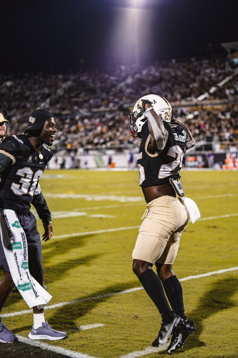 UCF_Football's tweet photo. JOHHNY 💨💨 https://t.co/JUuroNIekS