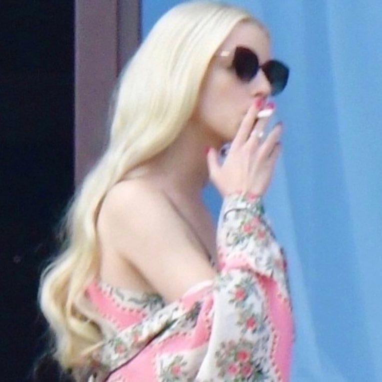 litlefishes's tweet photo. anya taylor-joy smoking in her balcony might just be my fav genre of photo ever https://t.co/UurlfzrbG5